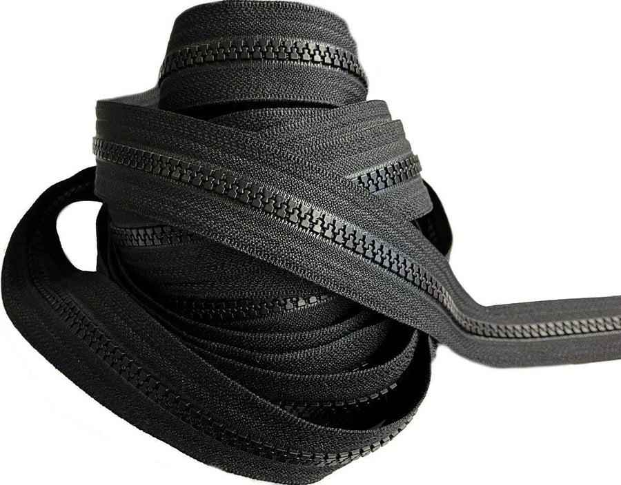 YKK #10 Vislon Black 11/16" Chain 109.36 YD